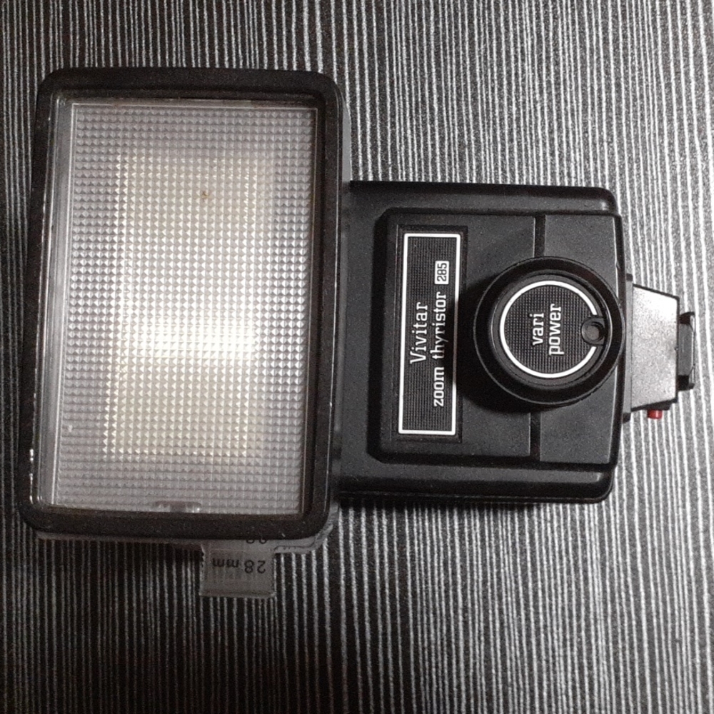 Vivitar zoom thyristor light for camera